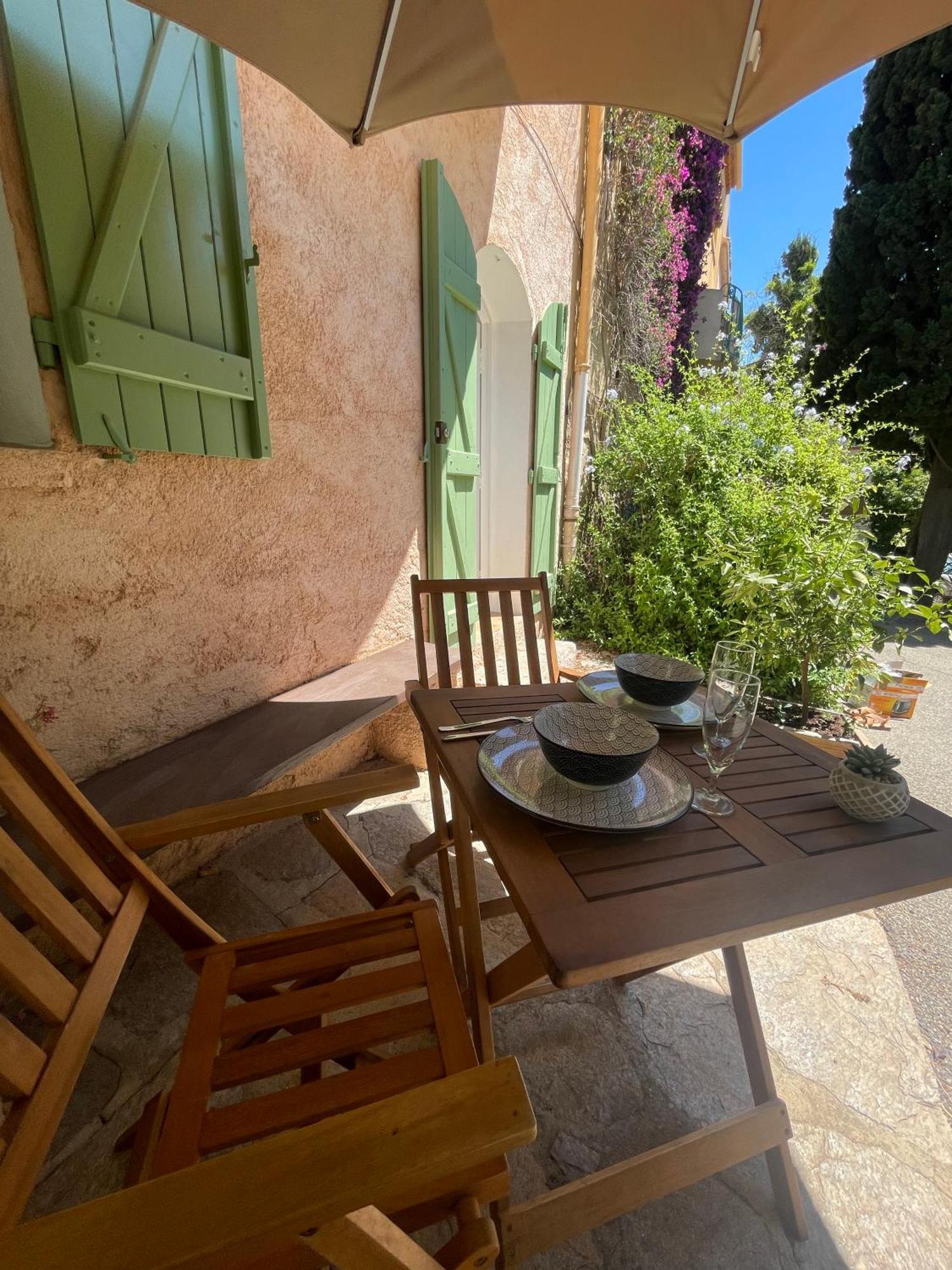 Cosy Studio - Place Du Figuier Bormes-les-Mimosas Esterno foto